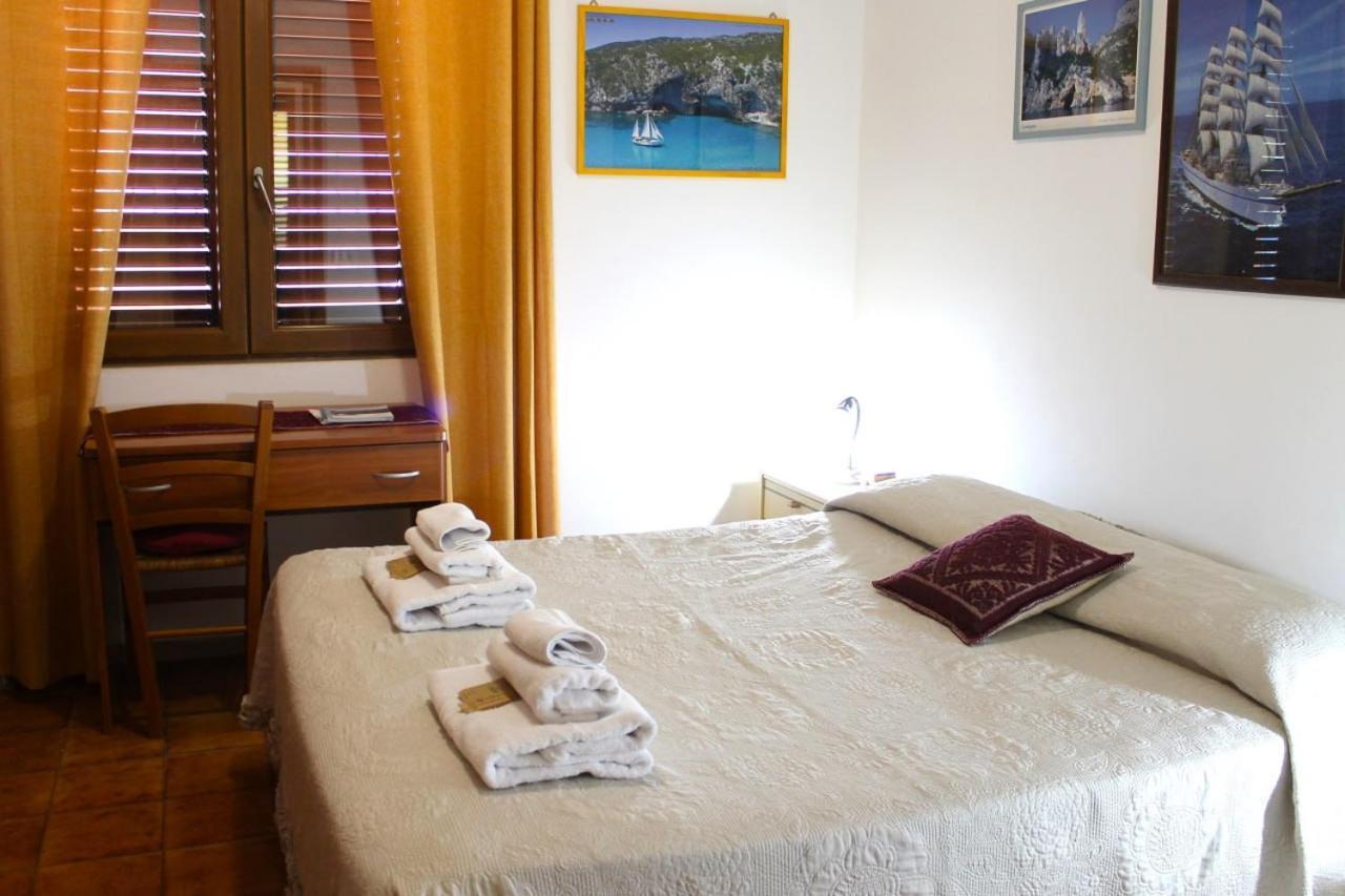 Casa Goletta Soggiorno Per 4 A 2 Minuti Dalla Spiaggia Iunq0334 Cala Gonone Luaran gambar